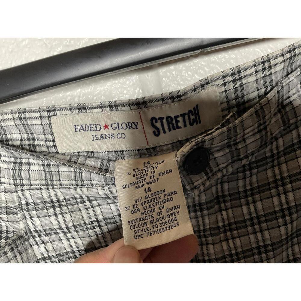 < Vintage Faded Glory Plaid Pattern Capris > - Picture 2 of 3